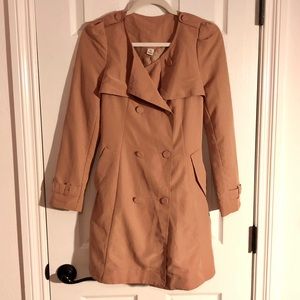 Many trench coat